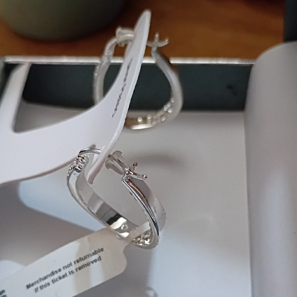 NWT Silver And Bling Earrings - Picture 8 of 12